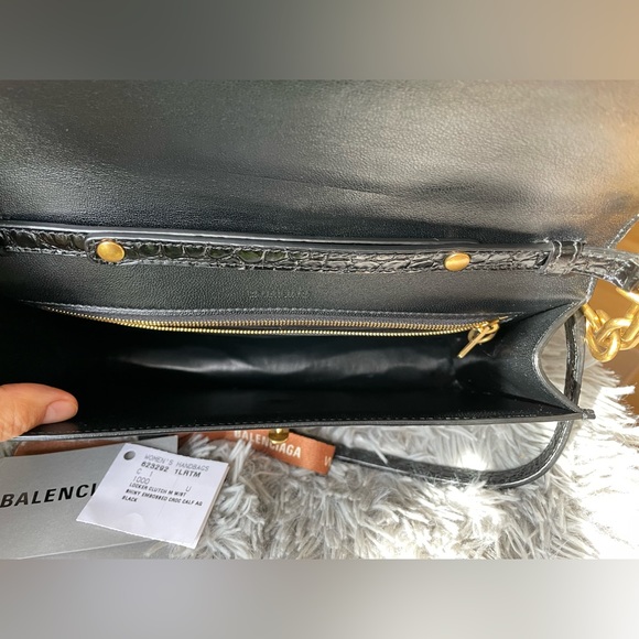 BALENCIAGA Medium Lock Shoulder Bag - Picture 16 of 16